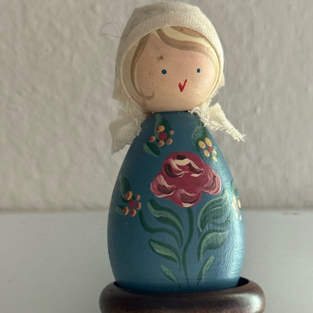 Sweden VTG Hand-Painted Wooden Doll with Floral Design H2,5 inch